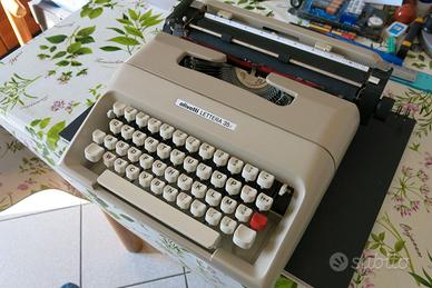 Macchina da scrivere Olivetti  Lettera 35i