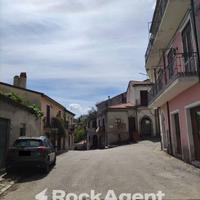 TRECCHINA (PZ)- CASA SU TRE PIANI CON AMPIO TERREN