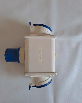 Adattatore multiplo industriale a 2 uscite