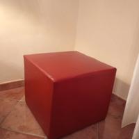 Pouf rosso da arredamento