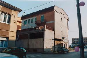 Locali commerciali e residenziali su due piani