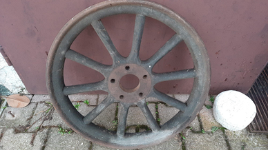 Ruota auto antica