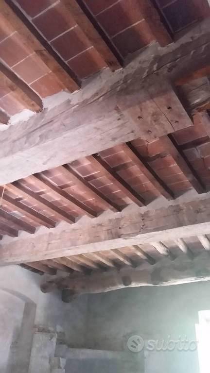 Rustico / Casale di 100 m² con più di 5 locali a L - Vista 4