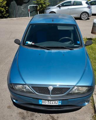 lancia y 