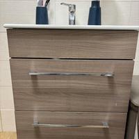 Mobiletto bagno con lavello e specchio