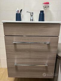 Mobiletto bagno con lavello e specchio
