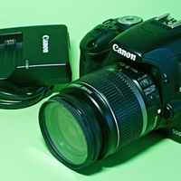 Canon 500D con obiettivo