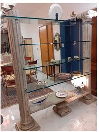 Libreria in marmo e cristallo