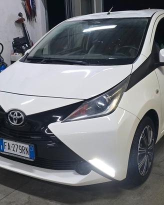 Toyota Aygo 1.0 VVT-i 69 CV 3 porte x-clusiv