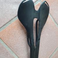 Sella per bici in carbonio peso 120gr