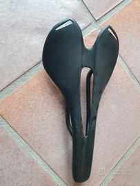 Sella per bici in carbonio peso 120gr