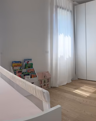 Cameretta legno laminato bianco armadio + letto