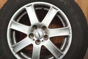 cerchi e pneumatici invernali 235 65 R17 GOODYEAR 