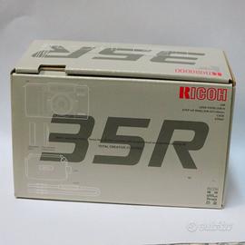 VINTAGE Ricoh 35R Film Point & Shoot Camera NUOVA