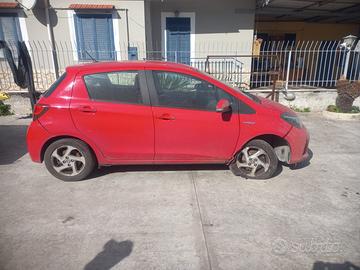 Toyota Yaris sinistrata  incidentata automatica