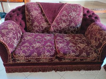 coppia di divani classici oro e amaranto 