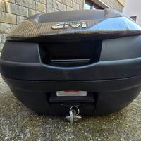 Bauletto Givi con piastra e portapacchi