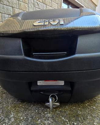 Bauletto Givi con piastra e portapacchi