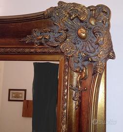 Cornice in legno, freggi in pasta di legno..