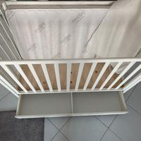 Lettino con materasso e rivestimento AeroSleep