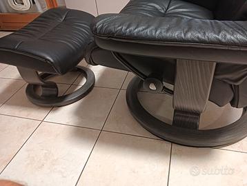 Consul (M) stress less Poltrona con Pouf