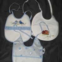 Bavaglini ricamati a mano