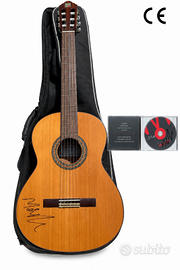 Chitarra Alhambra 3C autografata dai Måneskin