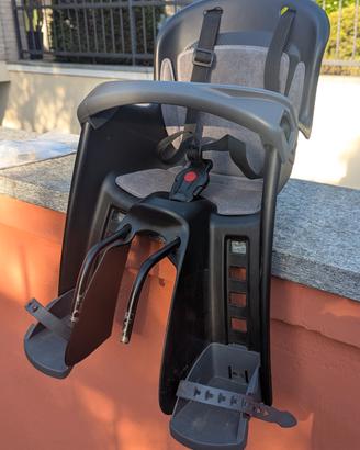 Seggiolino anteriore bicicletta e casco 