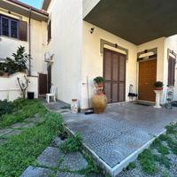 VILLA A SCHIERA A ROMA