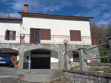 VILLA A SCHIERA A SAN COLOMBANO CERTENOLI