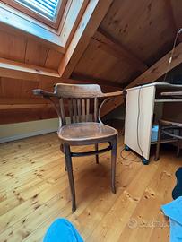 Sedie in legno con braccioli