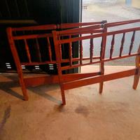 mobile in legno di noce