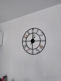 Orologio da parete in metallo 