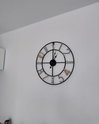 Orologio da parete in metallo 