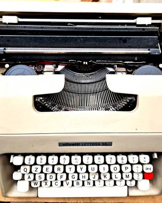 macchina da scrivere Olivetti lettera 35 i
