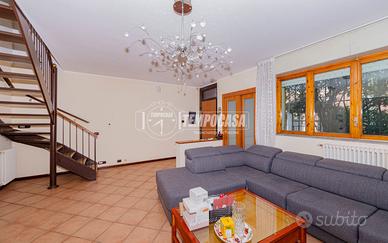 Villa a Vigevano Via Cisliano 4 locali