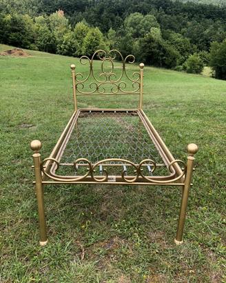 Letto singolo in ottone vintange con personalità