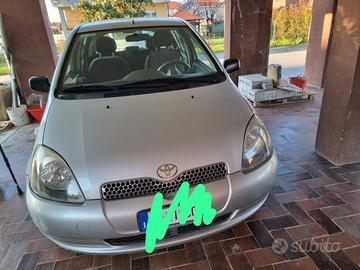 Toyota yaris 1.000 anno 2002