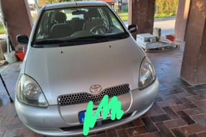 Toyota yaris 1.000 anno 2002