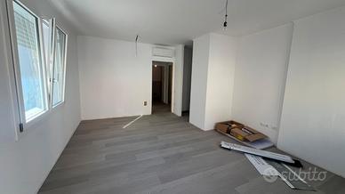 Monserrato bilocale + studio piano terra