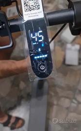 Nuovo monopattino elettrico mai usato con frecce