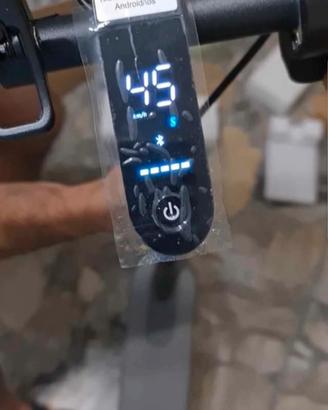 Nuovo monopattino elettrico mai usato con frecce