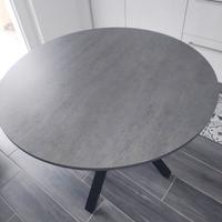 Tavolo rotondo tenuto molto bene