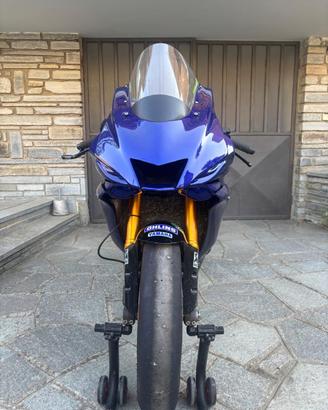 Yamaha R6 2018 pronto pista