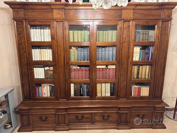 Mobili e libreria stile antico