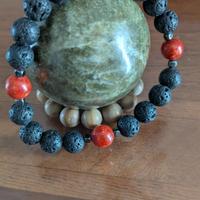 Bracciale "Vesuvio" in lava e madrepora 