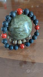 Bracciale "Vesuvio" in lava e madrepora 