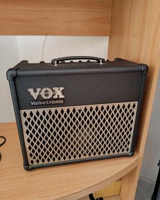 Amplificatore e chitarra elettrica