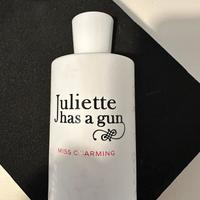 Profumo Juliette has a gun