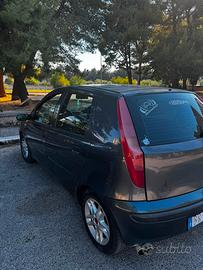 Fiat punto incidentata